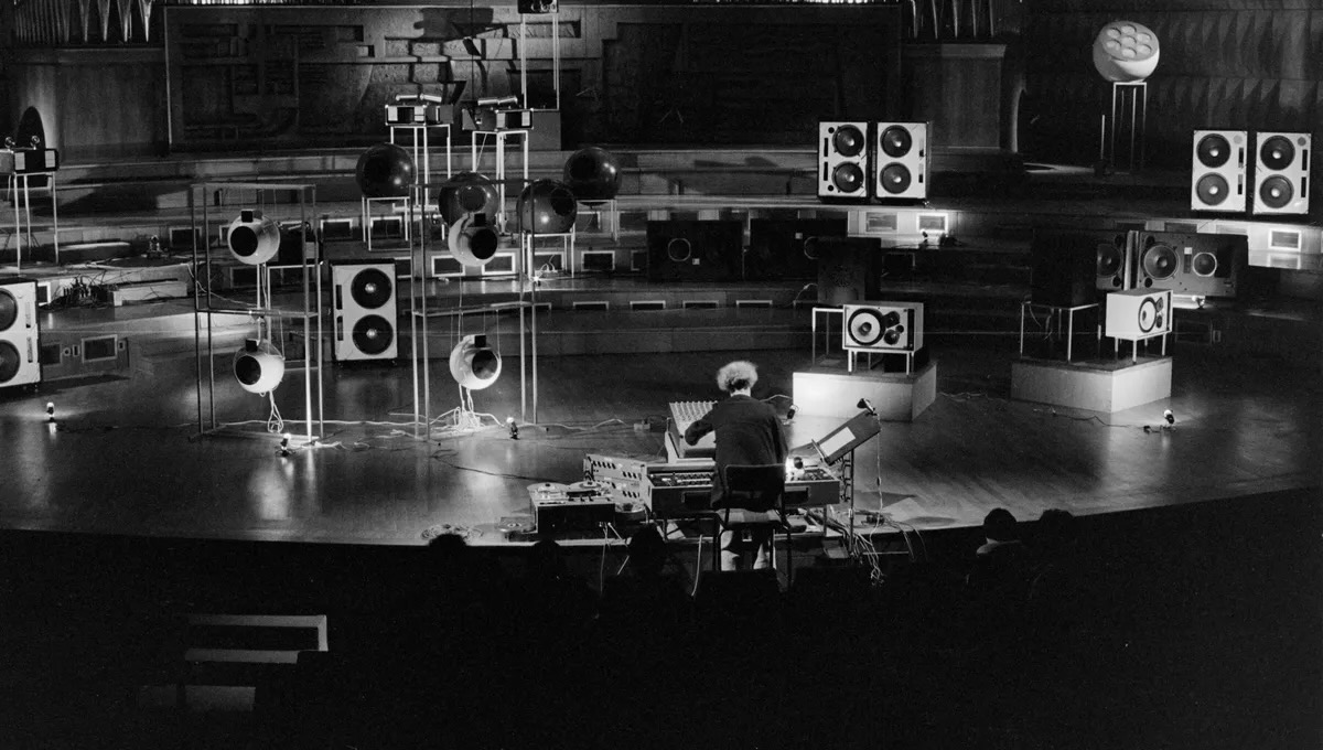 Acousmonium 1980 w. Francois Bayle