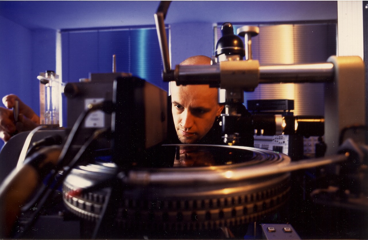 Robert Henke at Dubplates and Mastering cutting a record